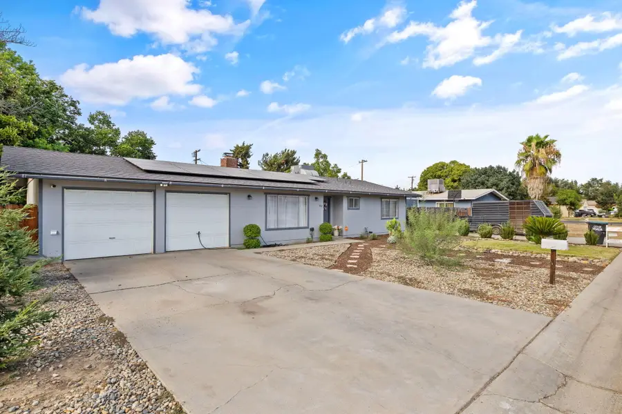 922 W Feemster Avenue, Visalia, CA 93277 - #2