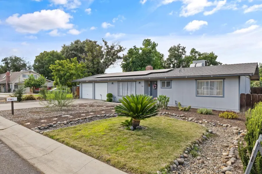 922 W Feemster Avenue, Visalia, CA 93277 - #3