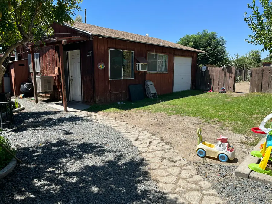 1522 E Springville Avenue, Porterville, CA 93257 - #3