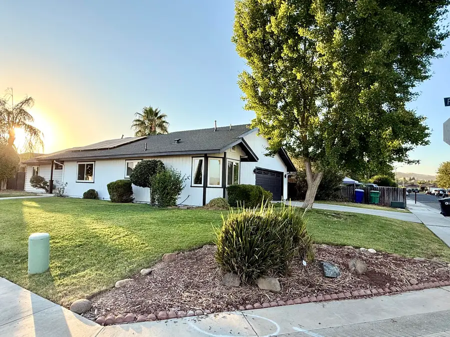 1040 E Putnam Avenue, Porterville, CA 93257 - #2