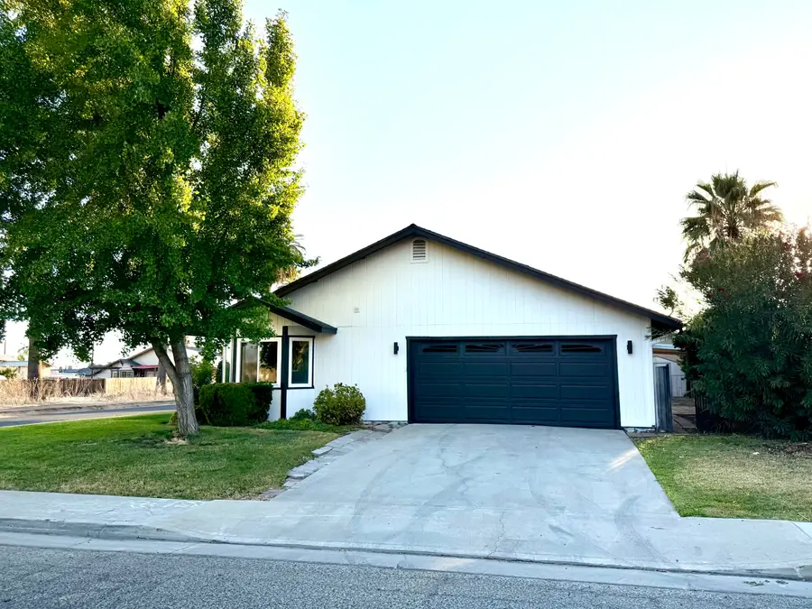 1040 E Putnam Avenue, Porterville, CA 93257 - #3