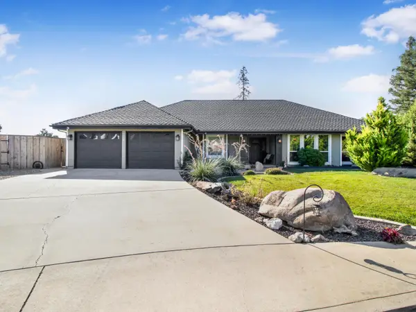 1316 E Paradise Court, Visalia, CA 93292