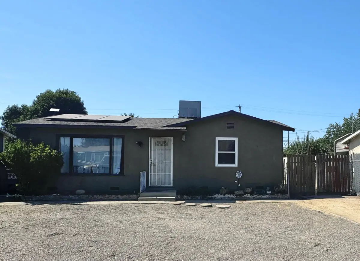 927 W Buena Vista Avenue, Visalia, CA 93291 - #1