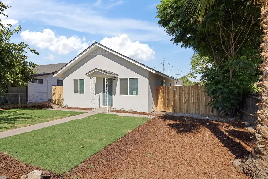 309 S Quince Avenue, Exeter, CA 93221 - #3