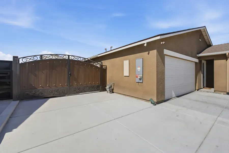 2068 W Madalyn Avenue, Tulare, CA 93274 - #2