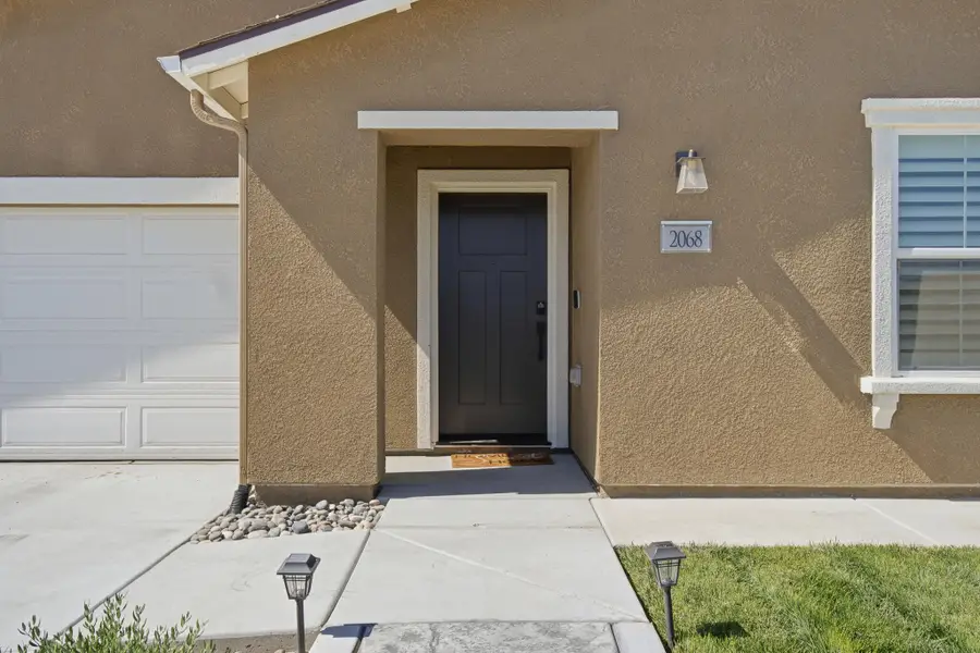 2068 W Madalyn Avenue, Tulare, CA 93274 - #3