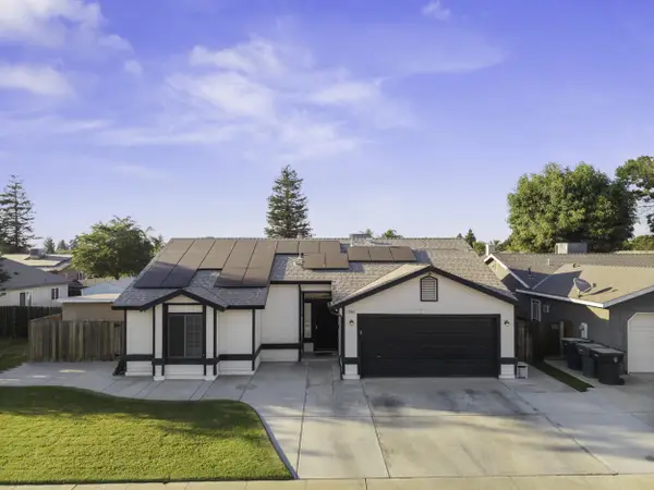 1960 W Merritt Avenue, Tulare, CA 93274