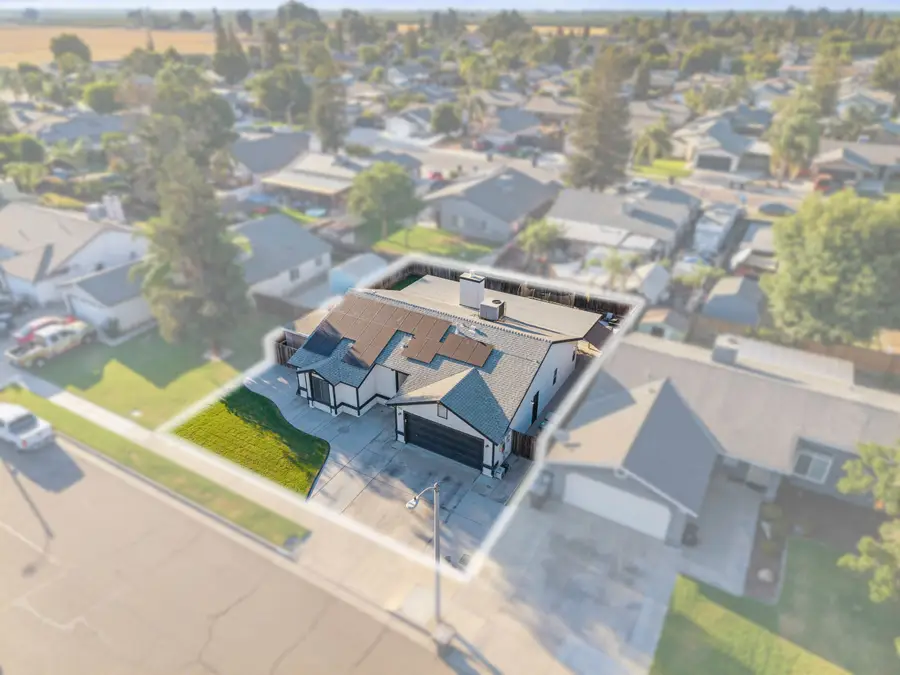 1960 W Merritt Avenue, Tulare, CA 93274 - #2