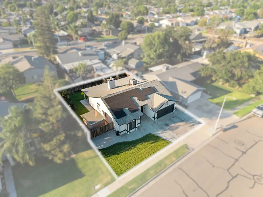 1960 W Merritt Avenue, Tulare, CA 93274 - #3