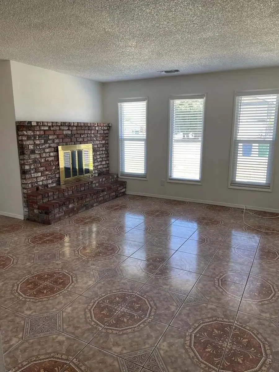 917 Sherman Avenue, Corcoran, CA 93212 - #2