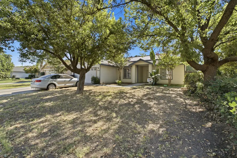 1008 S Laguna Street, Visalia, CA 93292 - #2