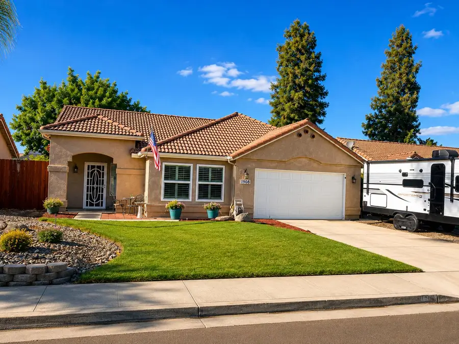 1908 E College Avenue, Visalia, CA 93292 - #2