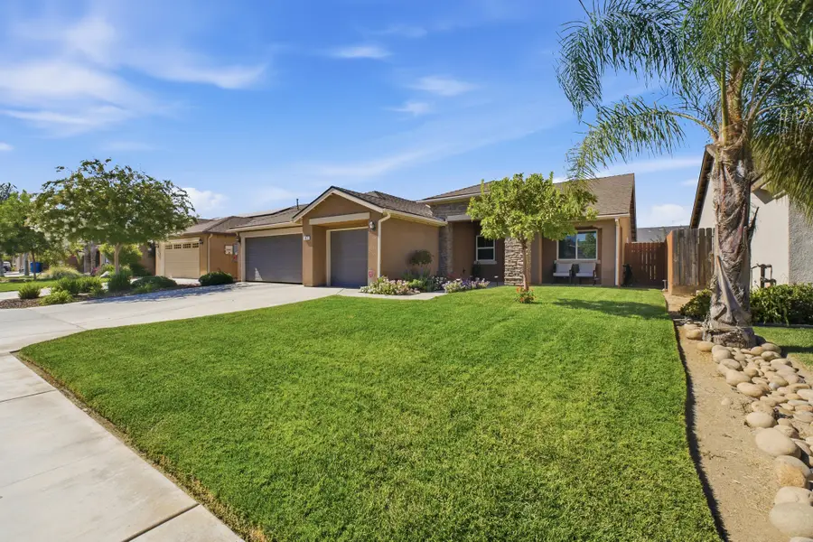 617 Sarah Lane, Dinuba, CA 93618 - #3