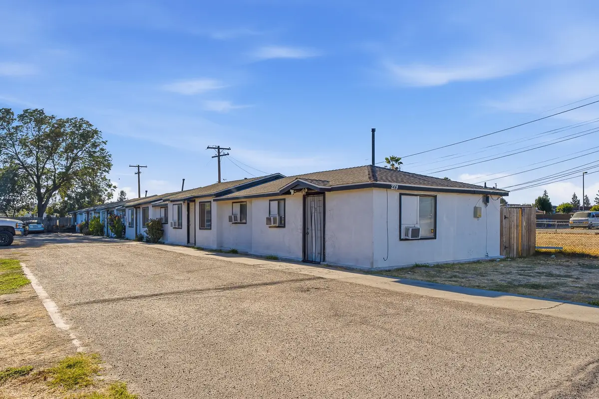 279 S Dode Avenue, Farmersville, CA 93223 - #1