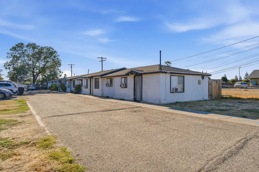 279 S Dode Avenue, Farmersville, CA 93223 - #2