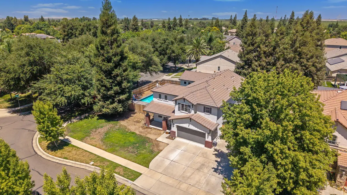 3320 W Glendale Avenue, Visalia, CA 93291 - #1