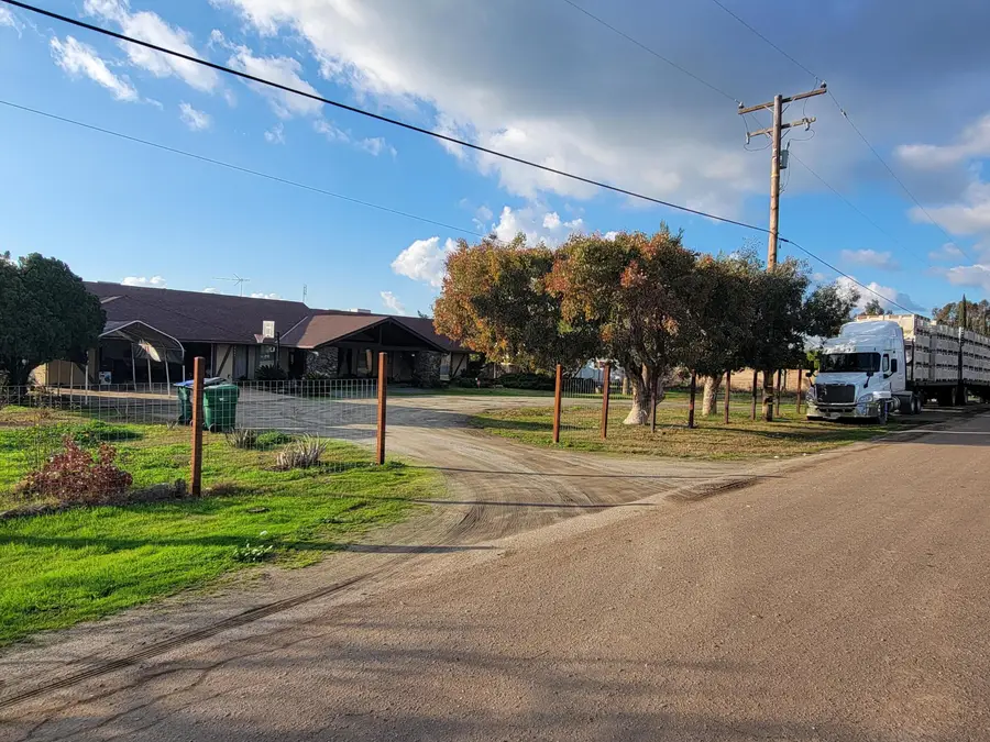 20605 Road 252 Avenue, Strathmore, CA 93267 - #2