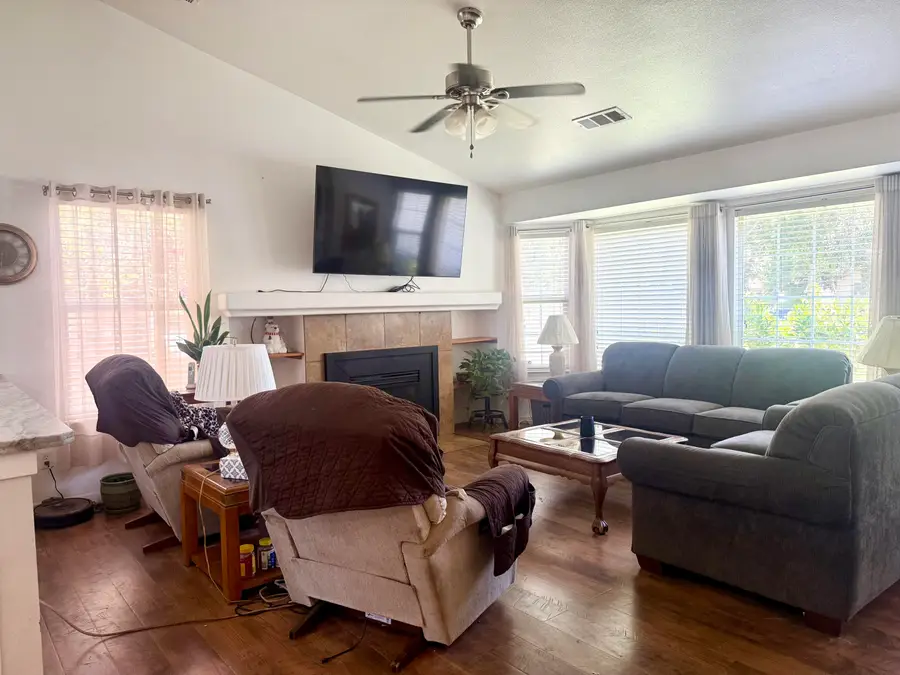 1535 Hartley Avenue, Farmersville, CA 93223 - #2