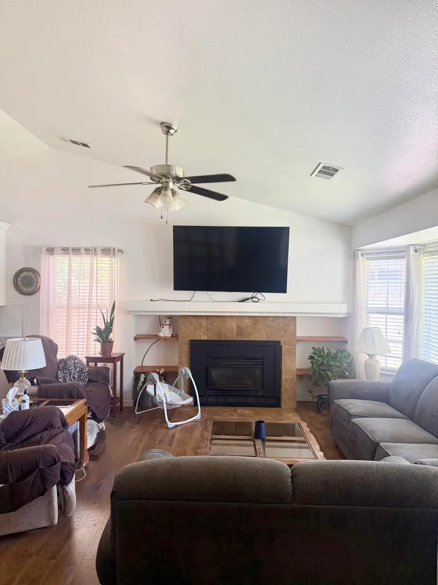 1535 Hartley Avenue, Farmersville, CA 93223 - #3