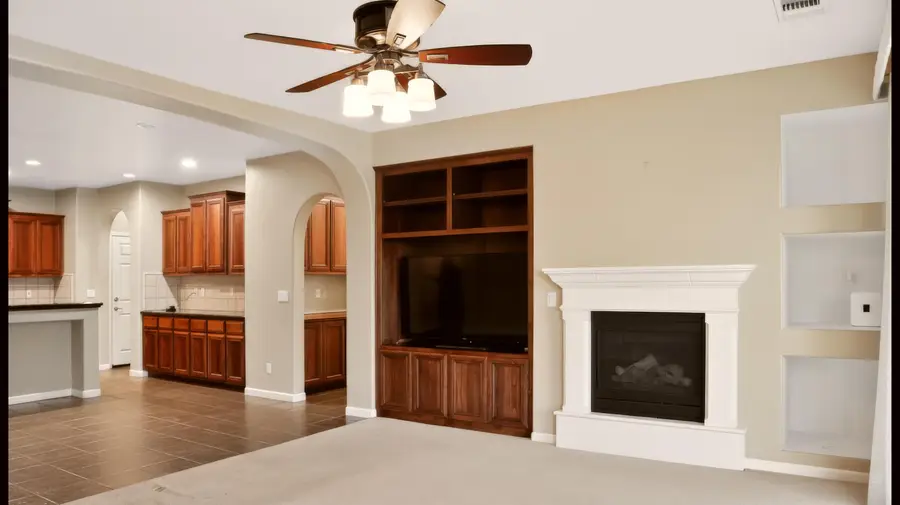 198 Andrews Circle, Tulare, CA 93274 - #3