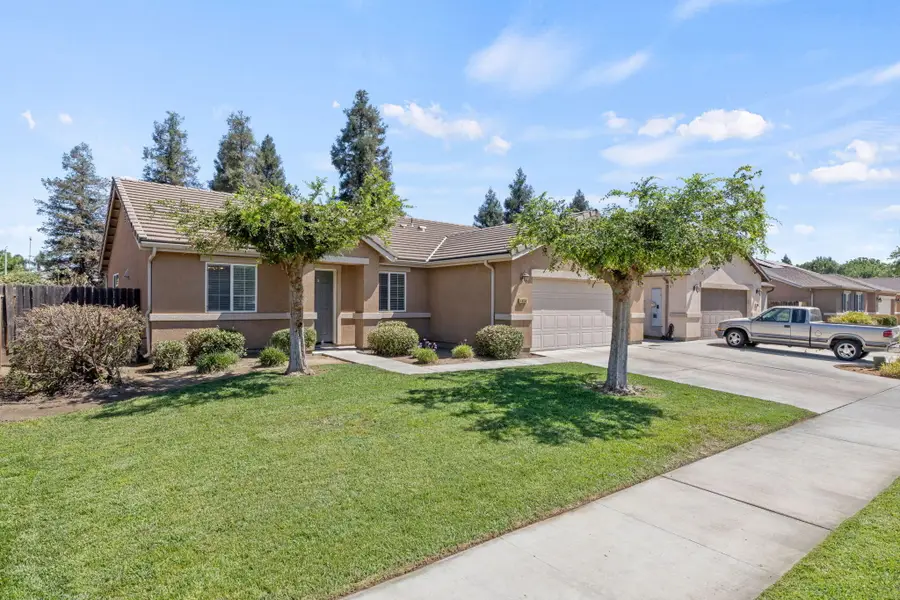 4650 W Rialto Avenue, Visalia, CA 93277 - #2