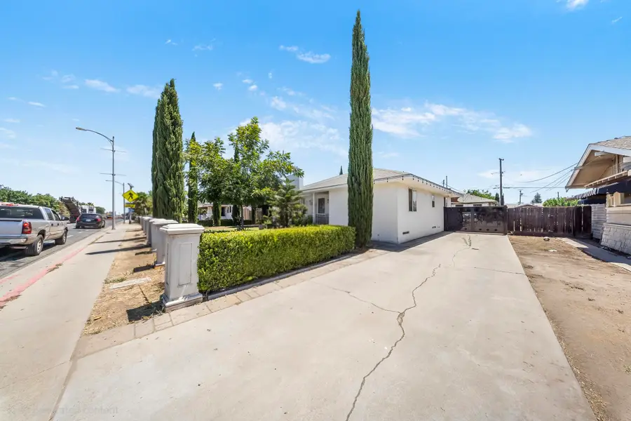 1224 E El Monte Way, Dinuba, CA 93618 - #3