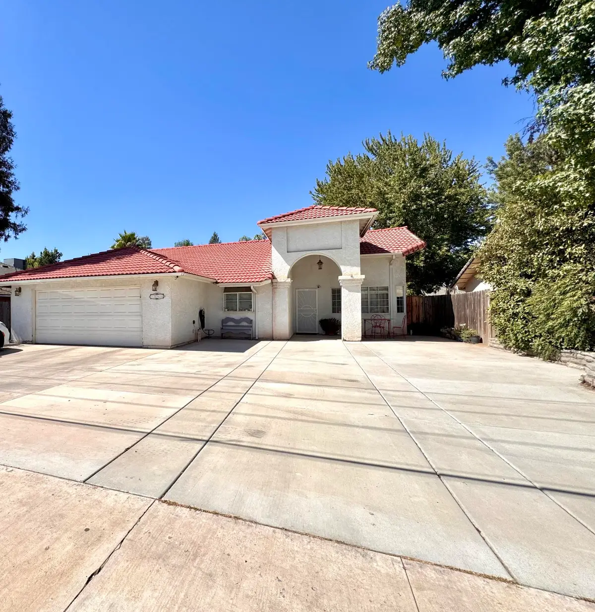 1560 Pioneer Avenue, Porterville, CA 93257 - #1