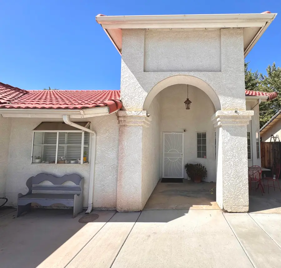 1560 Pioneer Avenue, Porterville, CA 93257 - #3