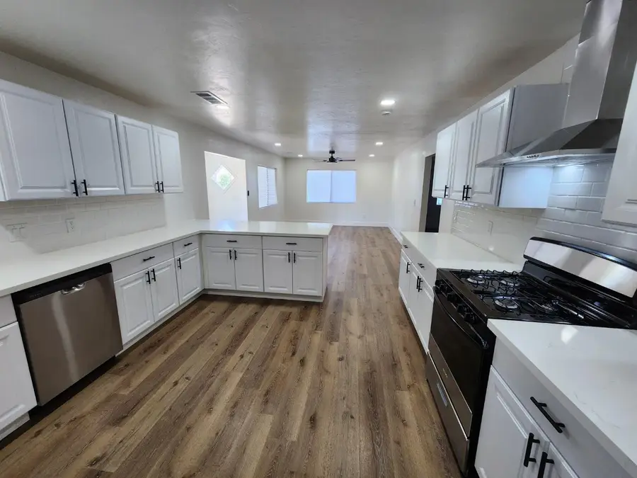 824 N Divisadero Street N, Visalia, CA 93291 - #2