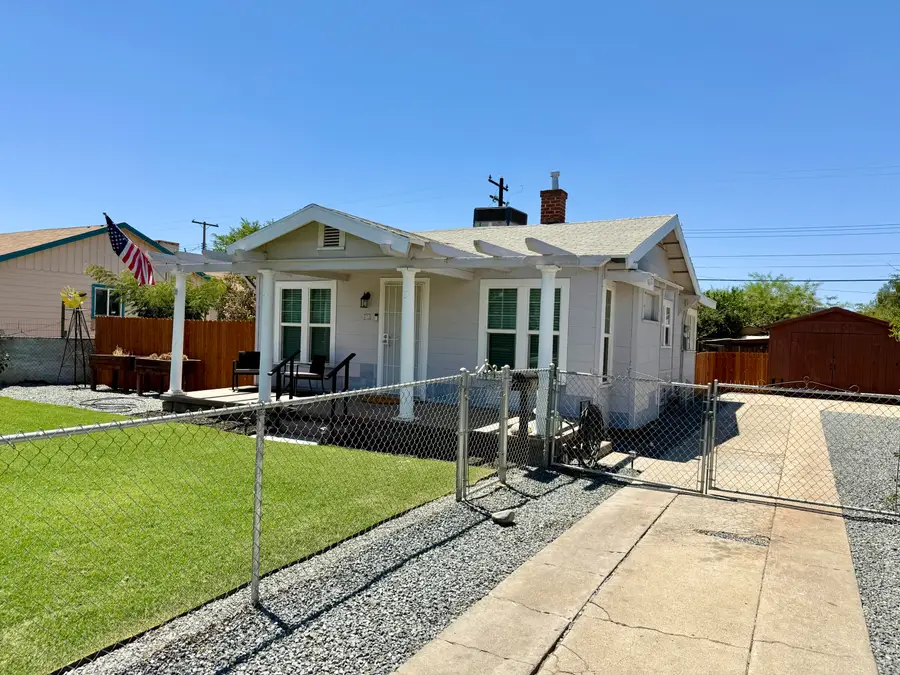 571 N 3rd Street N, Porterville, CA 93257 - #2
