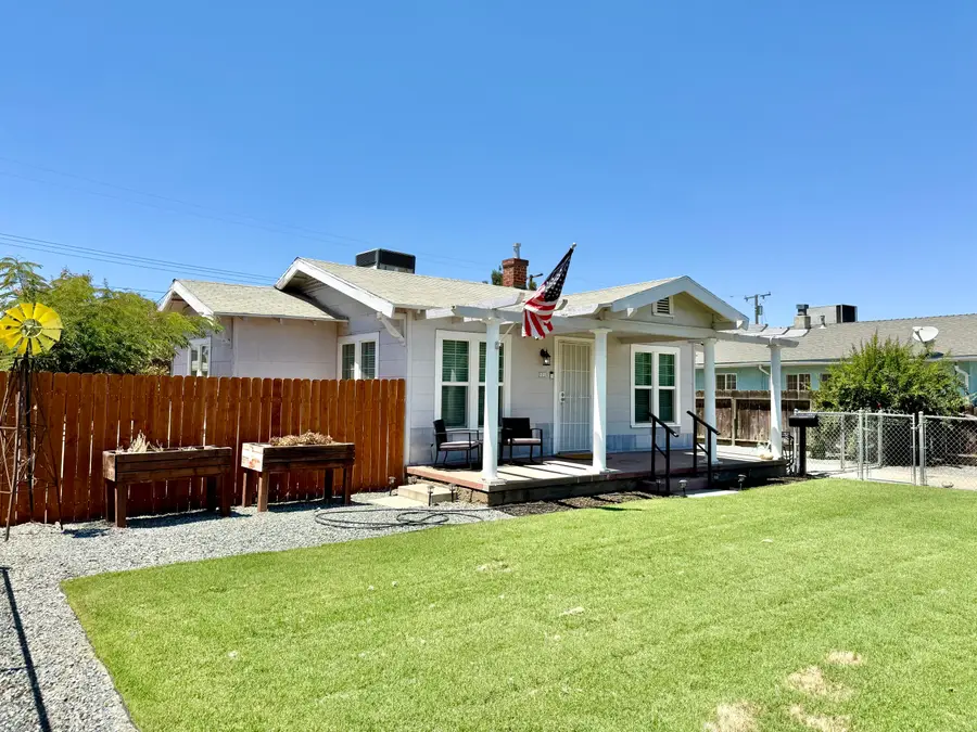 571 N 3rd Street N, Porterville, CA 93257 - #3