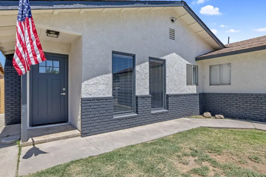 1592 E Sonora Avenue, Tulare, CA 93274 - #2