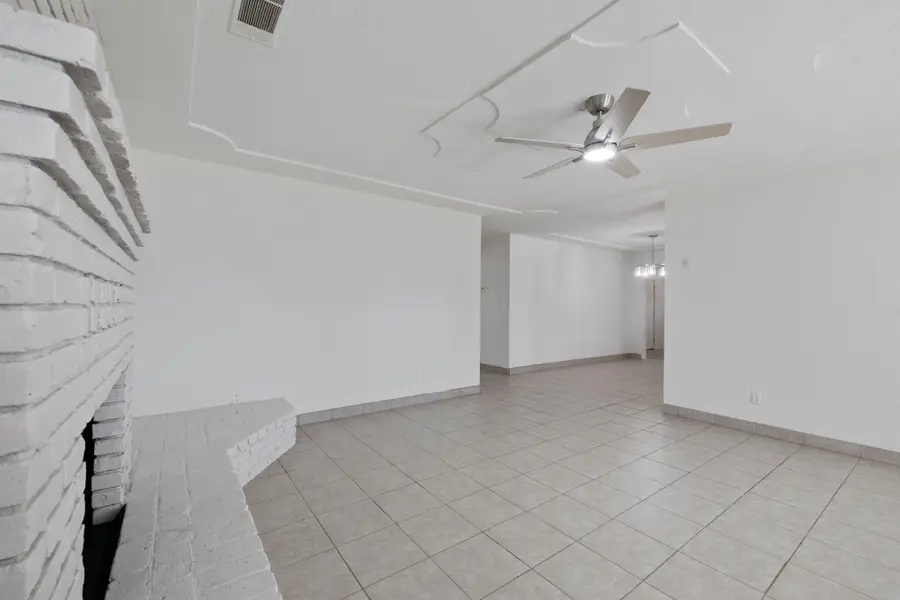 1592 E Sonora Avenue, Tulare, CA 93274 - #3
