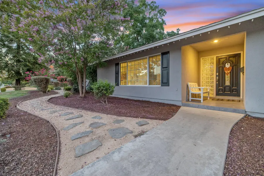 3106 W Hyde Avenue, Visalia, CA 93291 - #2