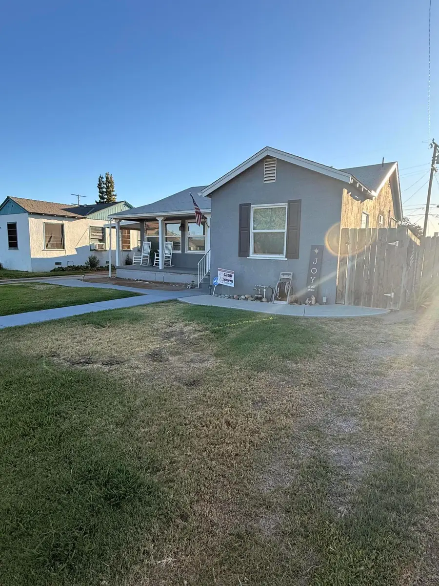 527 Auburn Street, Tulare, CA 93274 - #3