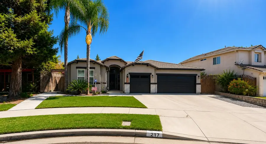 217 E Reese Avenue, Visalia, CA 93277 - #2
