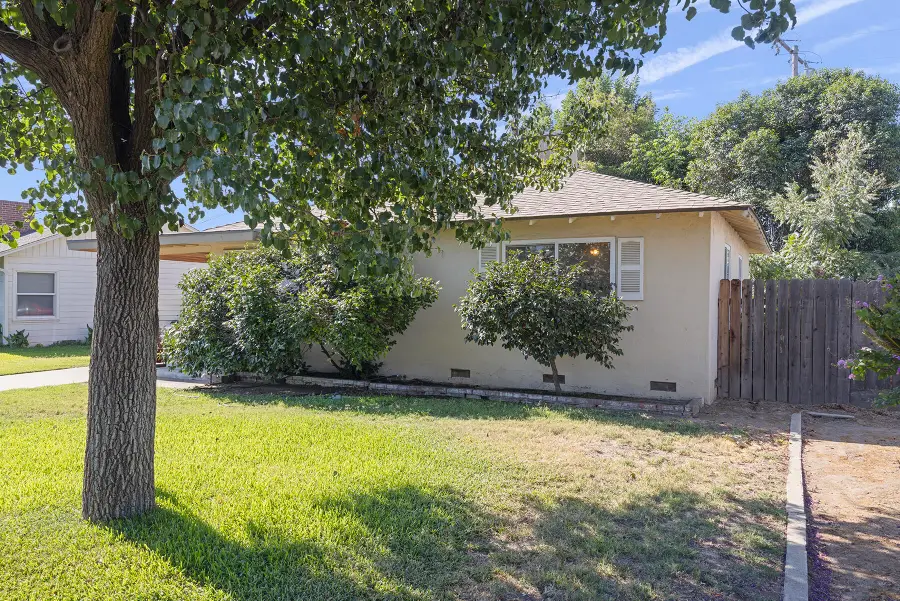 1045 E La Mesa Drive, Tulare, CA 93274 - #3