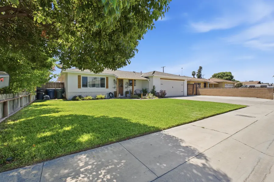 2027 E Ash Avenue, Tulare, CA 93274 - #2