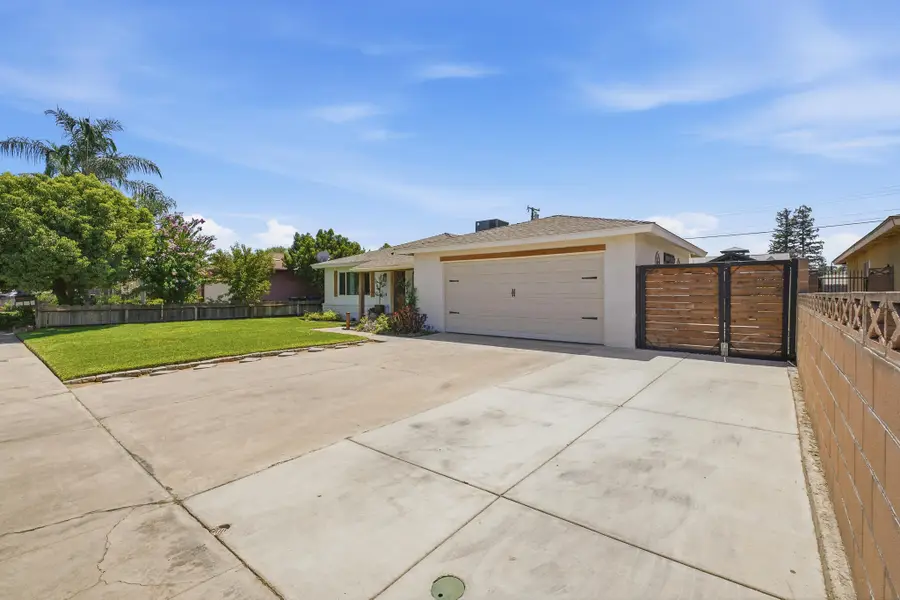 2027 E Ash Avenue, Tulare, CA 93274 - #3