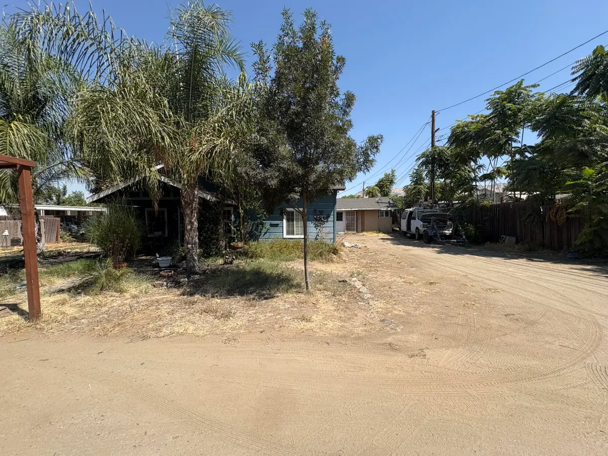 1704 E Springville Avenue, Porterville, CA 93257 - #1