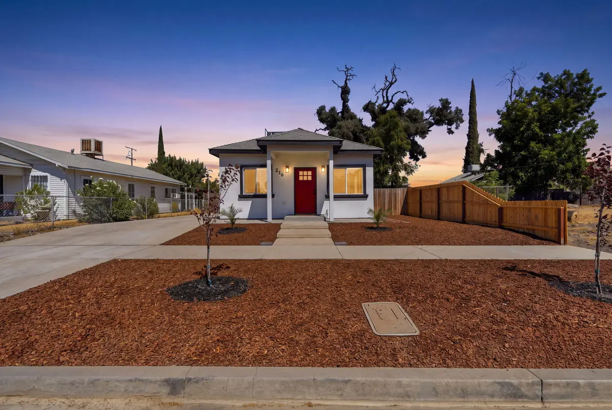 216 N Los Angeles Street, Tulare, CA 93274 - #1