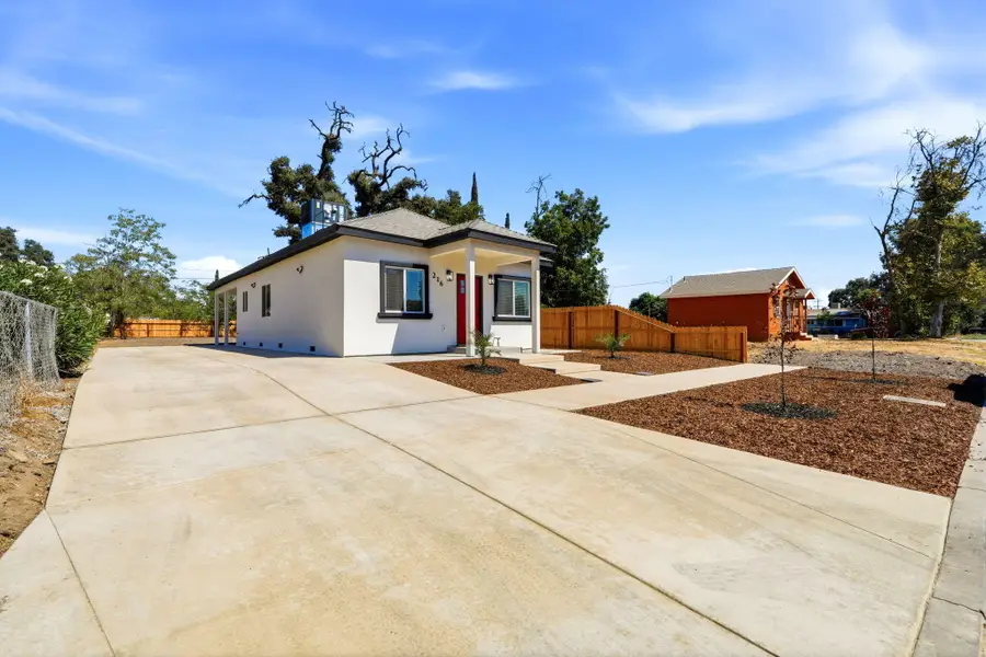 216 N Los Angeles Street, Tulare, CA 93274 - #3