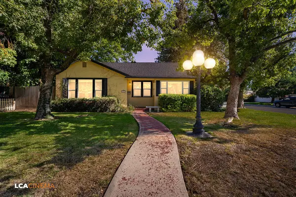 1500 W College Avenue, Visalia, CA 93277