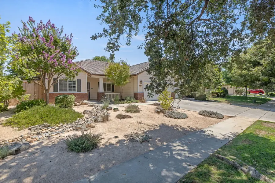 3634 N Jackie Street, Visalia, CA 93291 - #2