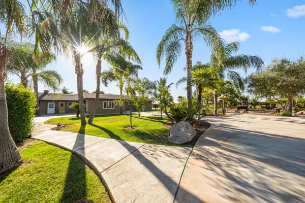 38368 Road 132, Cutler, CA 93615