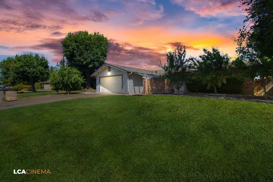 3004 W Evergreen Avenue, Visalia, CA 93277 - #2