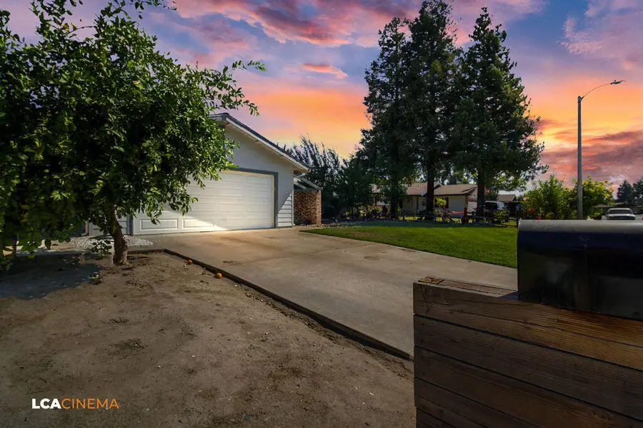3004 W Evergreen Avenue, Visalia, CA 93277 - #3