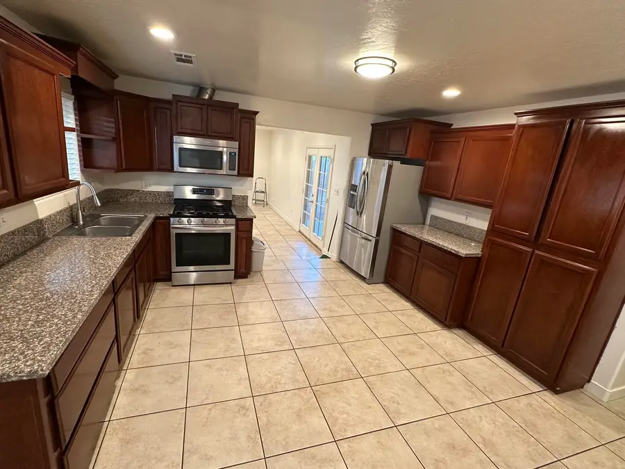 1561 W Juliet, Tulare, CA 93274 - #2