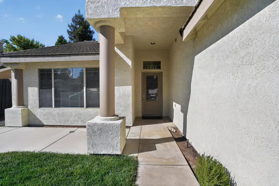 1337 E Sunnyside, Visalia, CA 93292 - #3