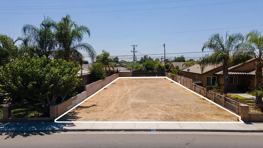 1211 E Planz Road, Bakersfield, CA 93307 - #2